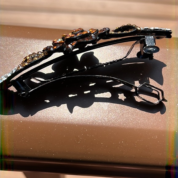 Worn to special event once gorgeous crystal hair clip. Flower and ribbon design - Picture 7 of 9